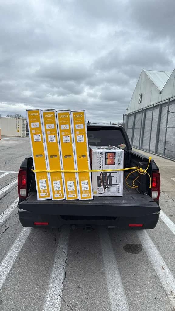 Camioneta de Morera Transport cargada con cajas para una mudanza